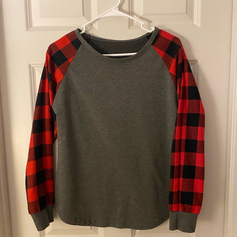 Women’s red plaid tshirt